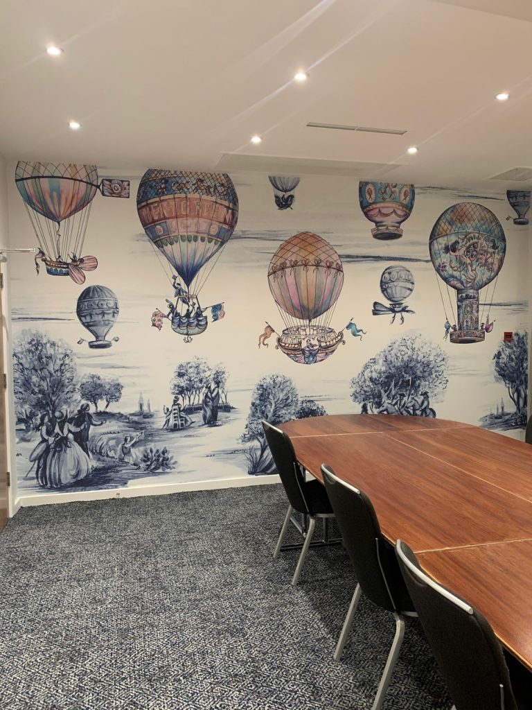 hisn meeting room balloons